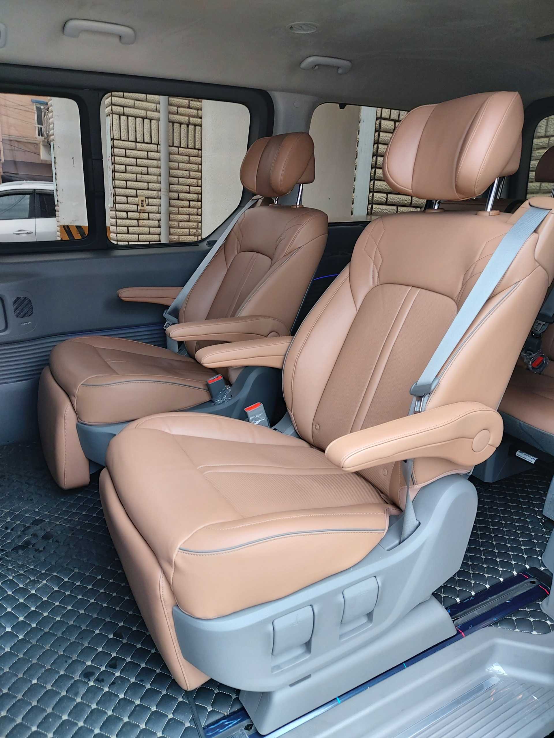 Premium leather captain seats